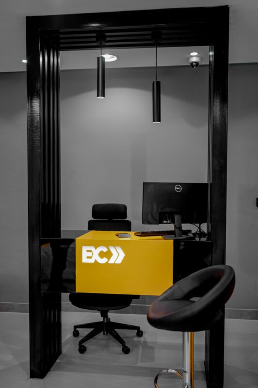 صيانة السيارات تغيير زيت السيارة