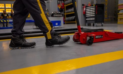 صيانة السيارات تغيير زيت السيارة